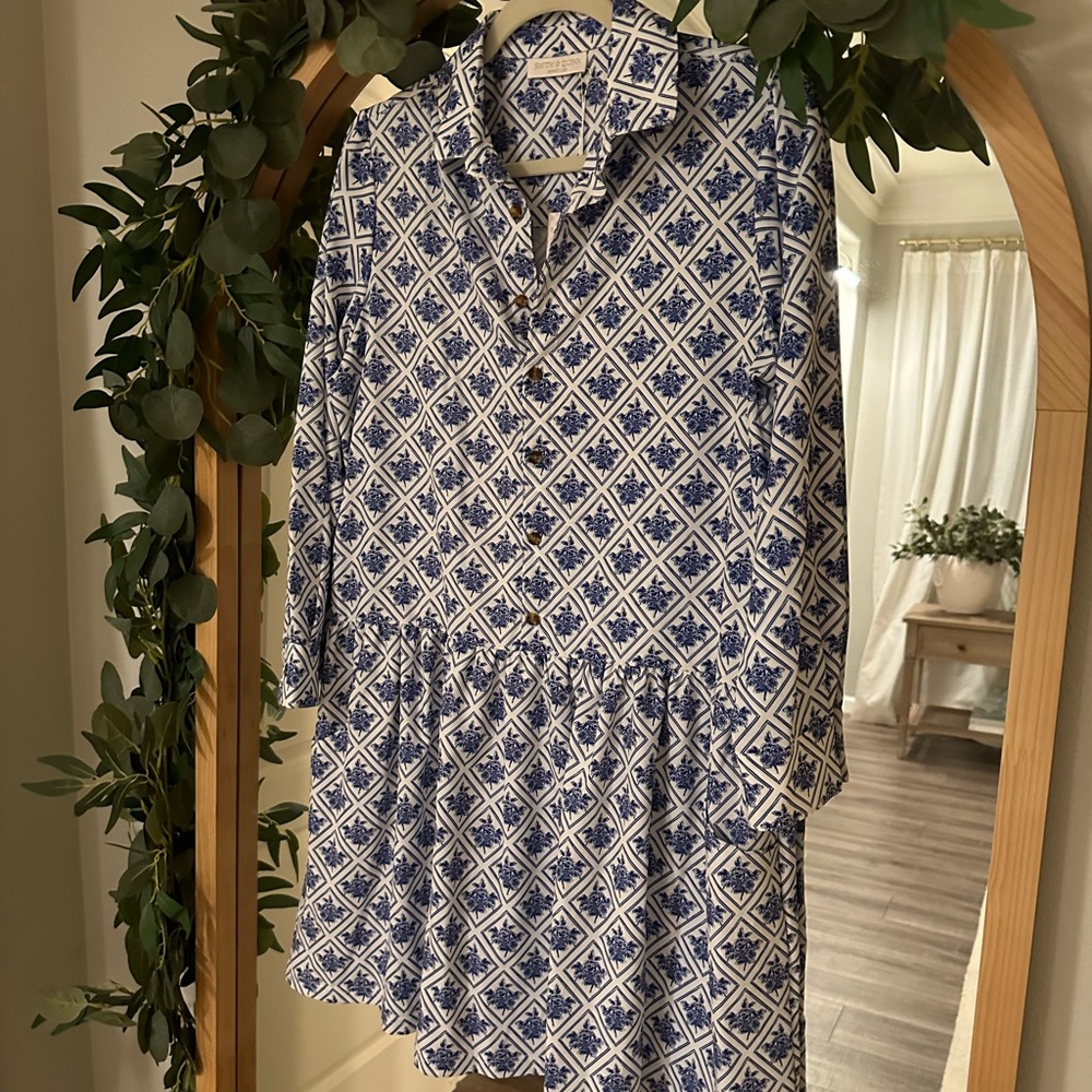 Elegant Blue and White Patterned Midi Dress